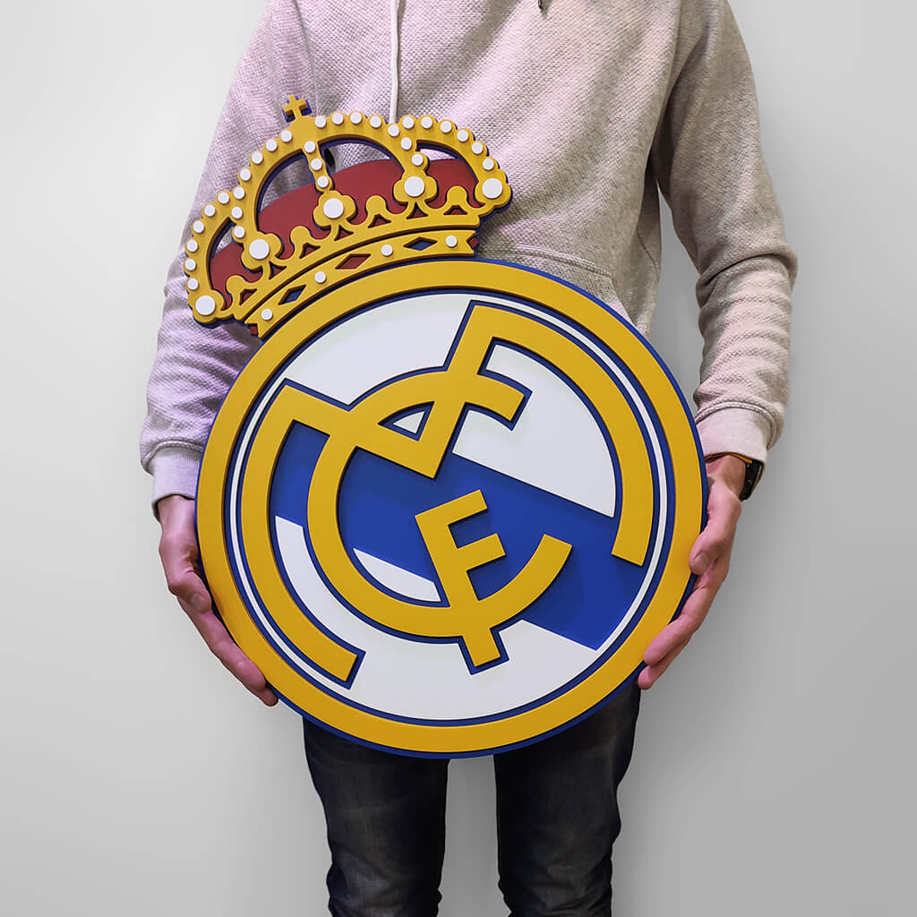 Деревянная объемная эмблема футбольного клуба Real Madrid