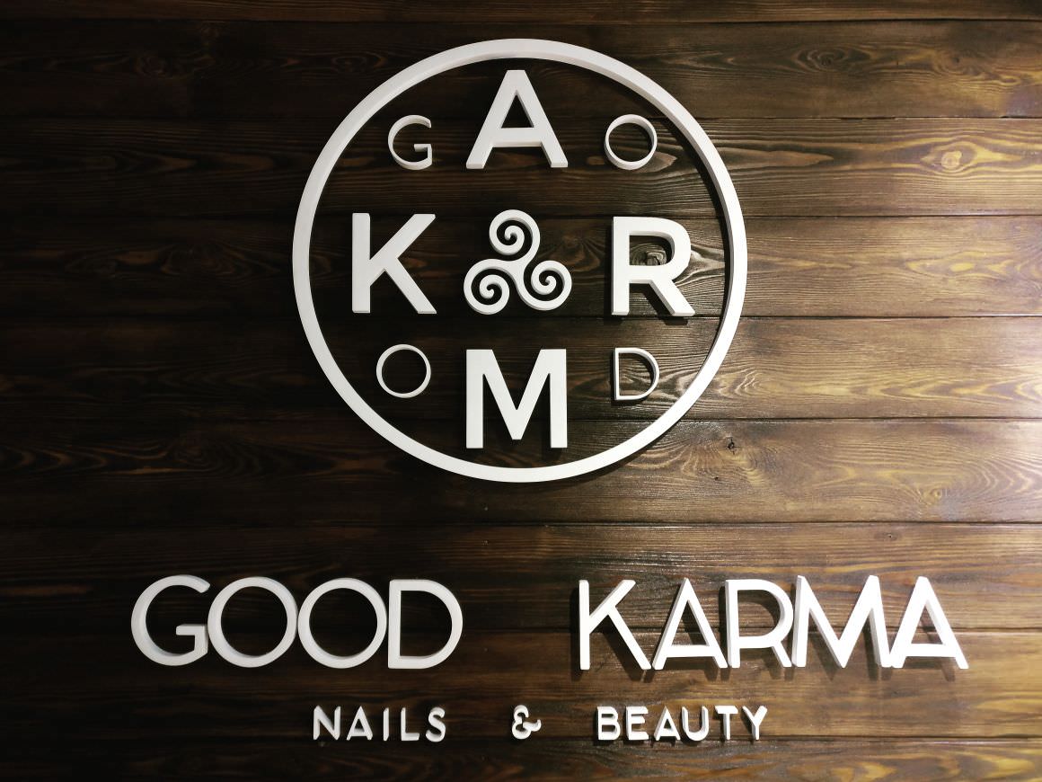Логотип из дерева для салона красоты GOOD KARMA