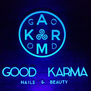 Логотип из дерева для салона красоты GOOD KARMA